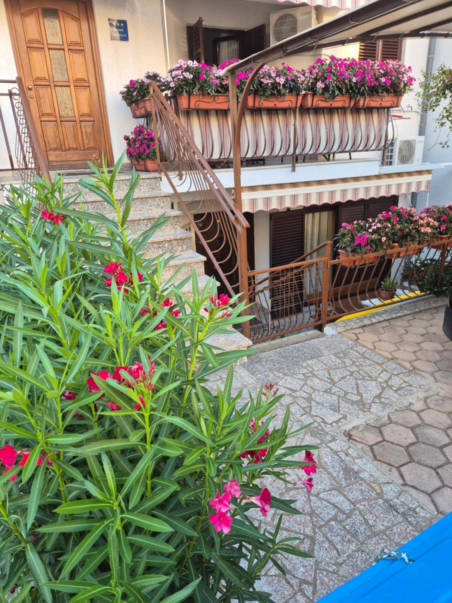 ורסאר Apartments Antolovic מראה חיצוני תמונה